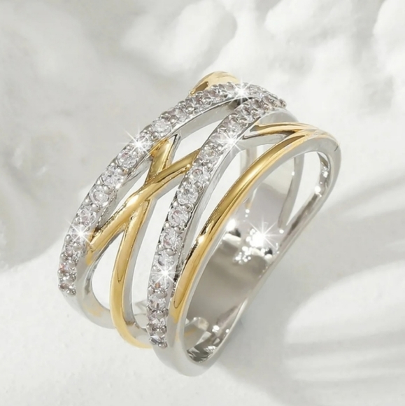 Luxury 18k Gold Eternity Ring - Picture 4 of 7